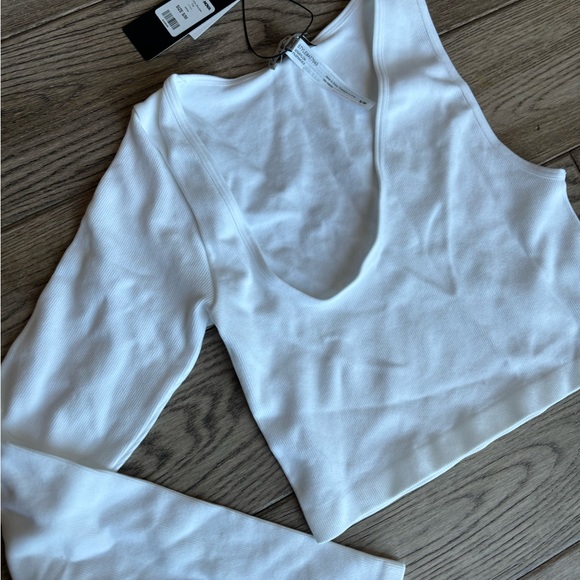 Fashion Nova white one shoulder crop top size S/M - Picture 6 of 6